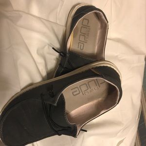Hey Dude shoes size 8